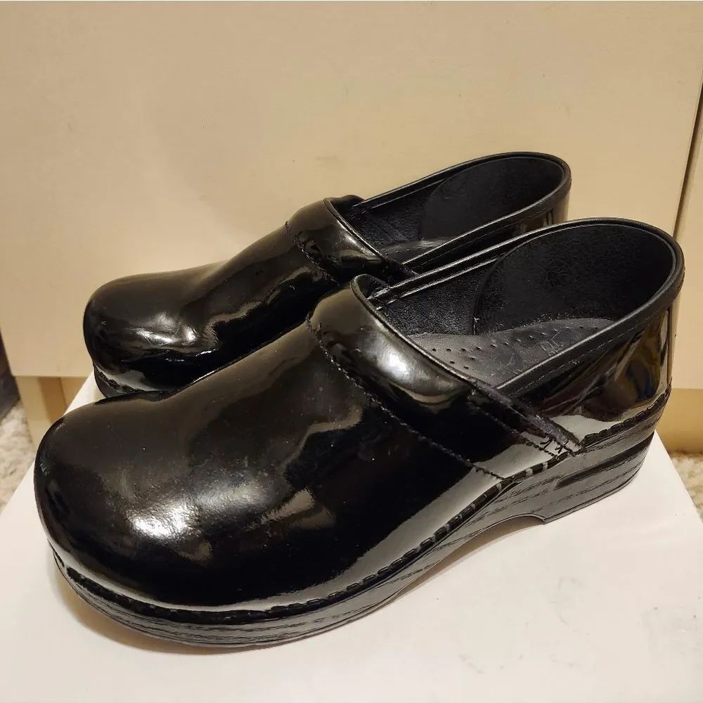 Dansko Pro 2.0 Black Patent Leather Closed Back Clogs Sz.10/40 Ret.$145